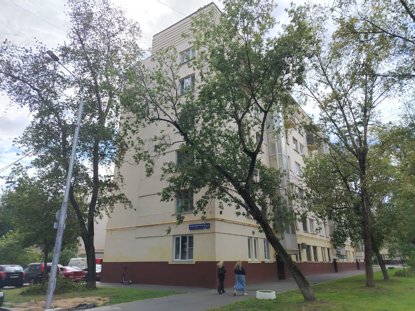 Район считается одним из старинных в Москве, с множеством памятников архитектуры и исторических зданий.Один из лучших в Юго-Восточном округе. В шаговой доступности от дома торговый центр «Город», центр дизайна ARTPLAY и «Винзавод». Московский институт телевидения и радиовещания «Останкино».Лефортовс