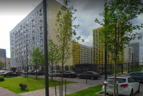 Жилой комплекс - Бунинские луга  построен в 4 километрах от МКАД по Калужскому шоссе, в одноимённом посёлке. 
Инженерия комплекса, кроме базовых систем, включает индивидуальные «крышные» котельные, снабжающие его теплом и горячим водоснабжением. Внешняя отделка комплекса выполнена из разноцветного к