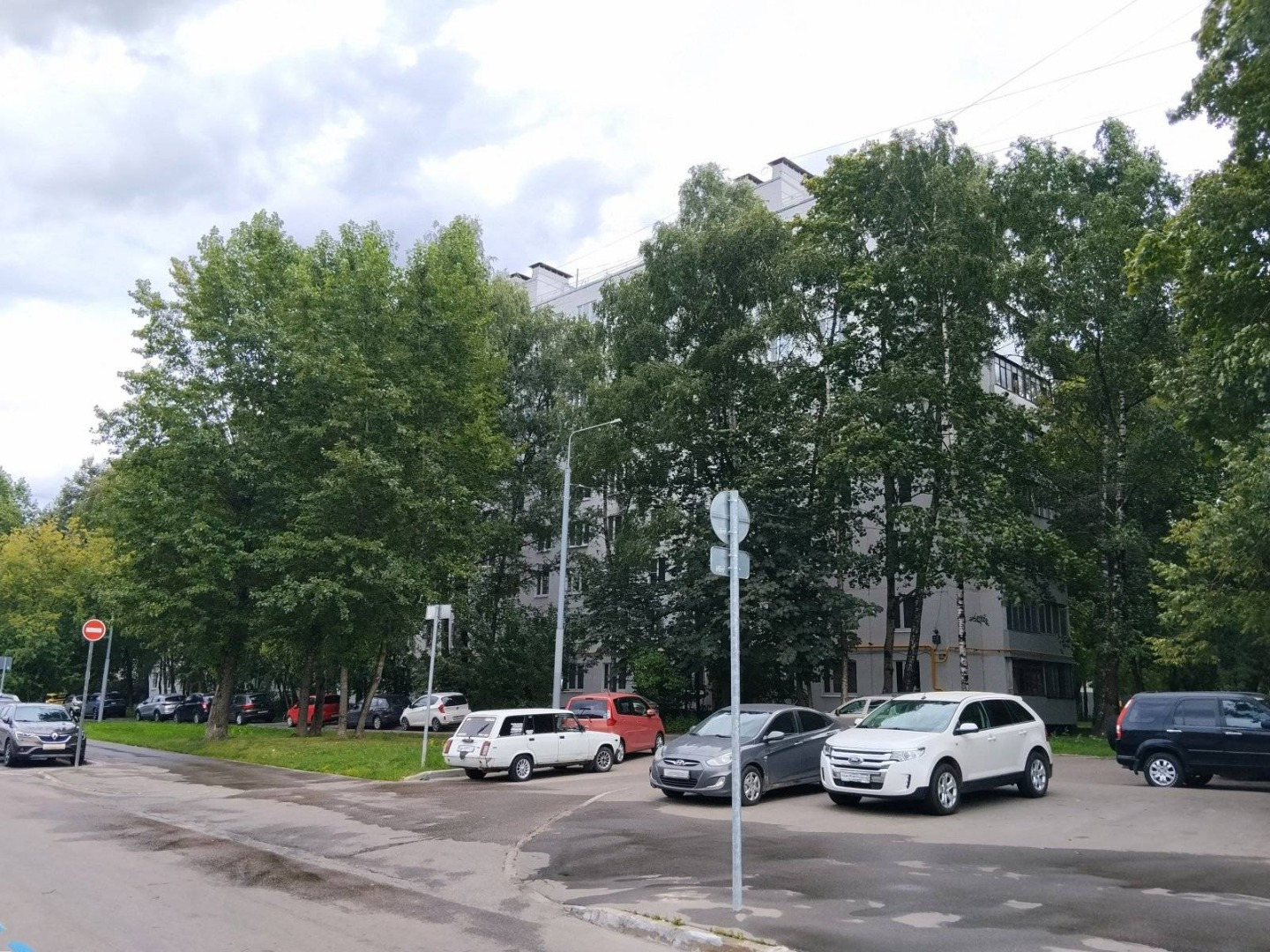 Прекрасная возможность проживать в благополучном районе и получить прописку в Москве для получения повышенной пенсии и других льгот. Жилье находится вблизи ВУЗов, известных достопримечательностей, такие объекты будут всегда пользоваться хорошим спросом для аренды, вы сможете, в случае необходимости 