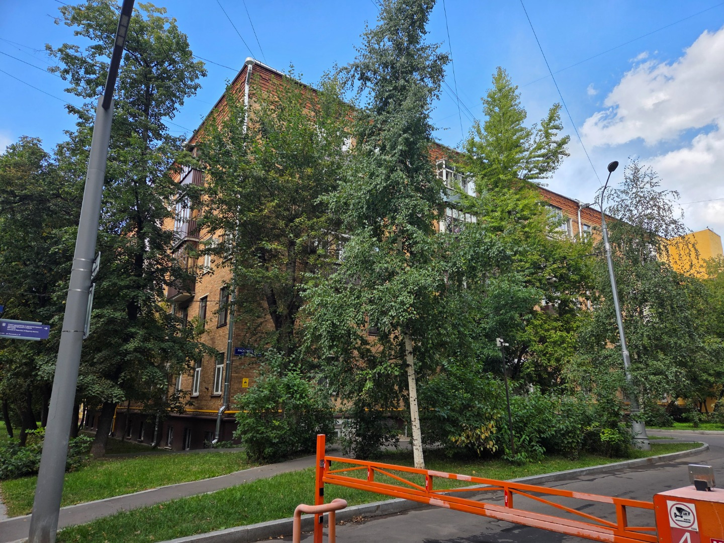 Продается нежилое помещение 61.2  м. ПОДВАЛ
Интенсивный автомобильный м пешеходный трафик.
29.10 М