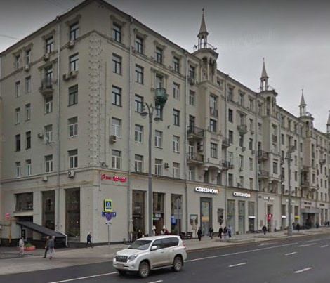 Сердце Москвы, исторический центр, в районе сосредоточены главные достопримечательности страны. Одна из самых престижных локаций для проживания. В шаговой доступности от дома ,Китай-город, Концертный зал имени Чайковского, МХТ имени Чехова, театры «Ленком», Сатиры и им. Моссовета, парк Зарядье, сады